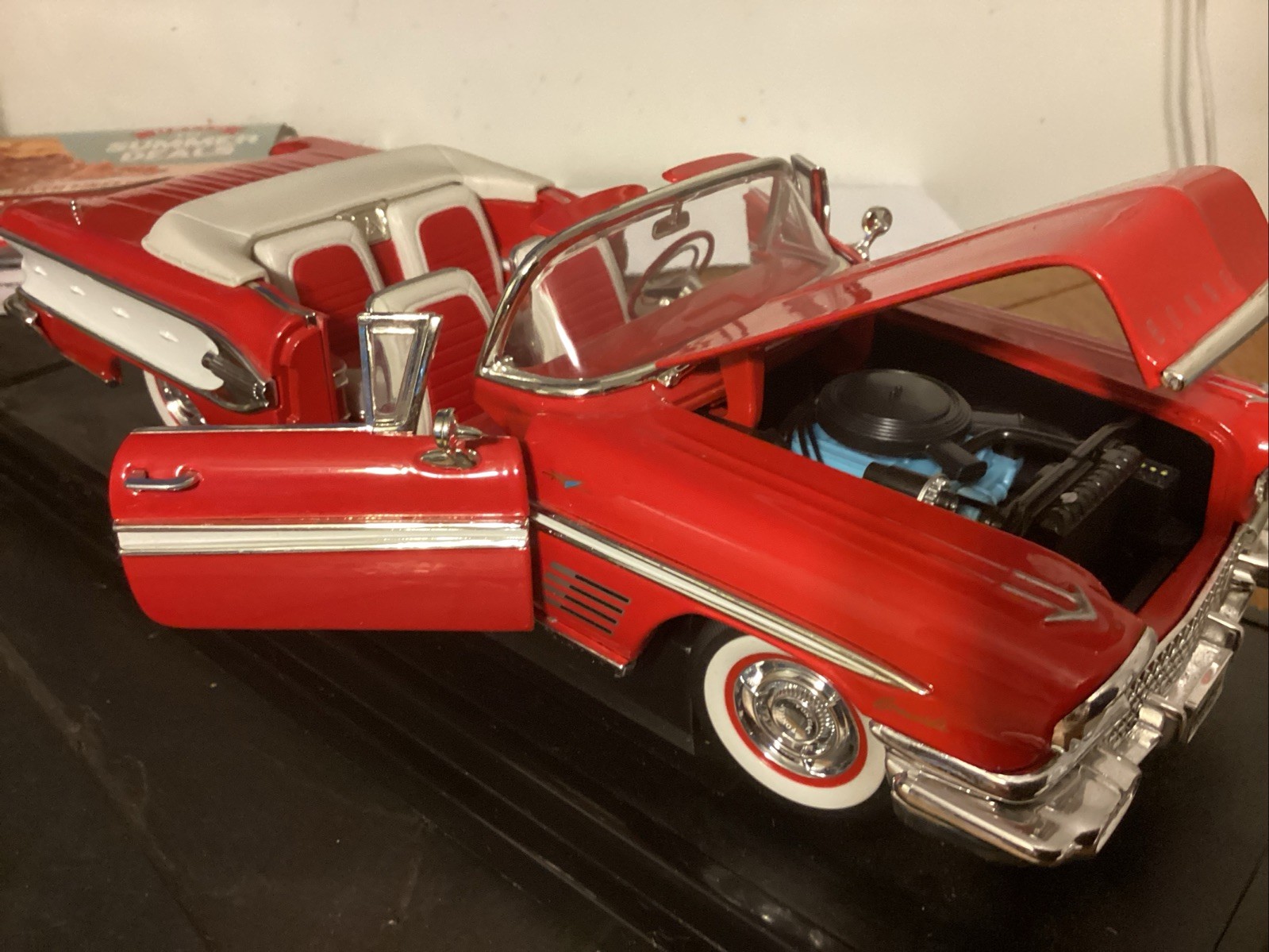 Road Signature 1958 Pontiac Bonneville Convertible 1:18 Diecast Red No Box