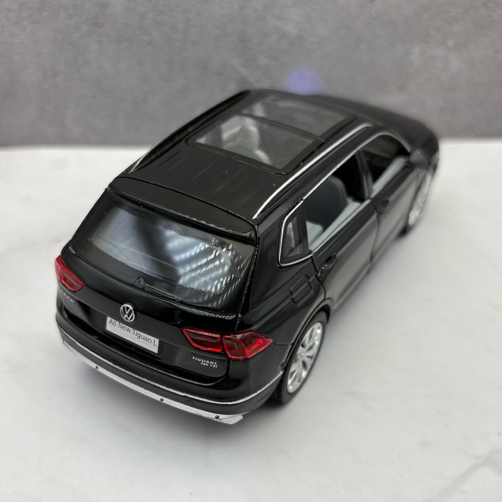 2024/2026 VW Tiguan-L 1:32 Scale Diecast Model – Black – VW Licensed – With Box