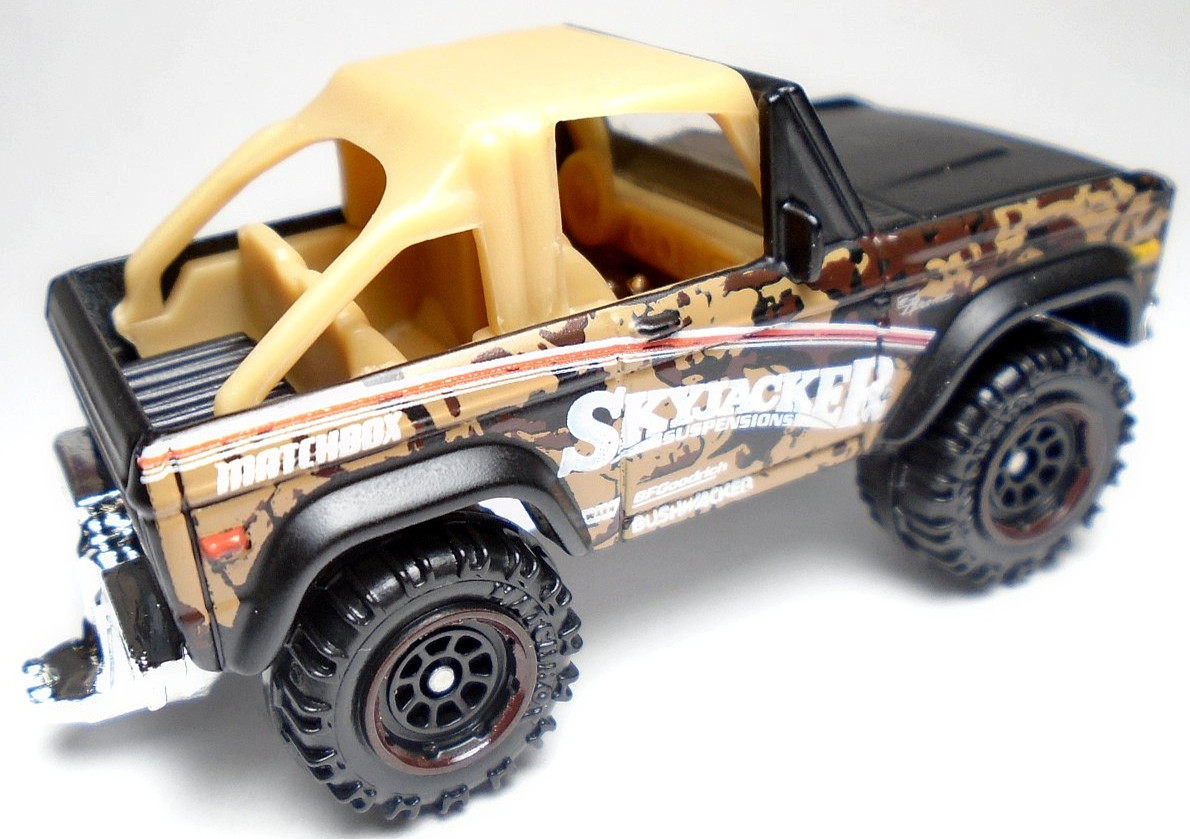 2018 MATCHBOX MBX ’72 FORD BRONCO 4X4 SKYJACKER BLACK & TAN DIECAST 2 7/8″ TRUCK