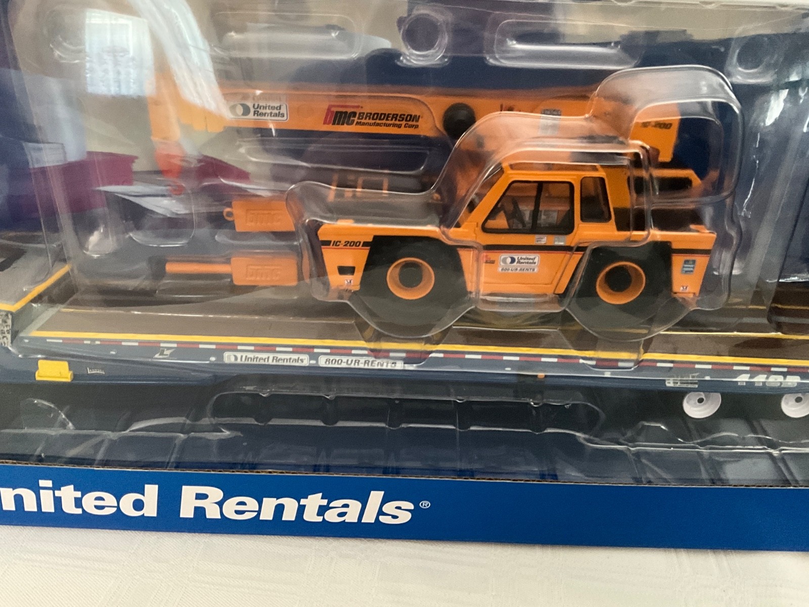 FIRST GEAR UNITED RENTALS FREIGHTLINER CASCADIA W/LANDOLL BRODERSON IC-200 1:34