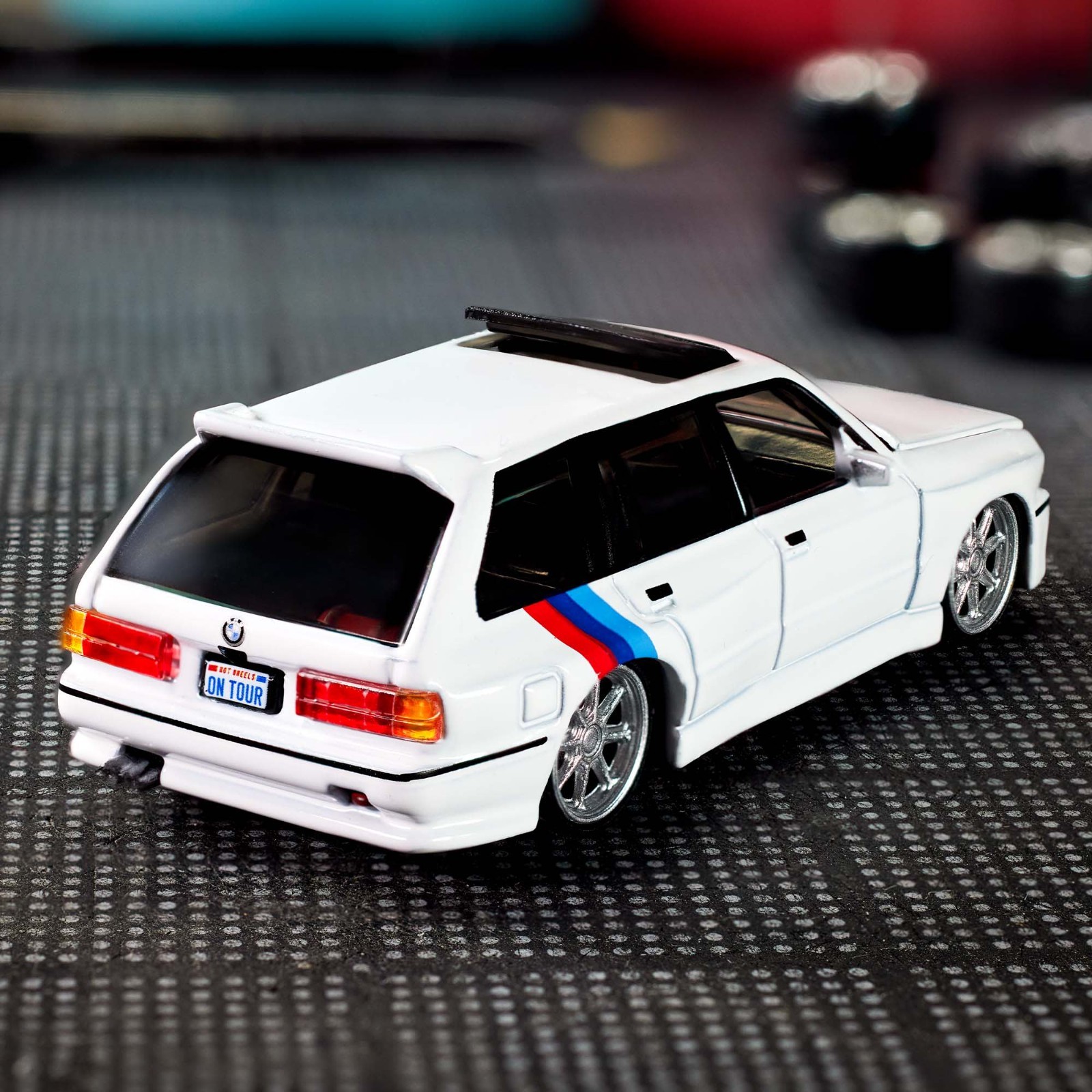 Mattel Exclusive Hot Wheels Collectors Elite 64 1990 BMW 318i Touring (HNJ60)