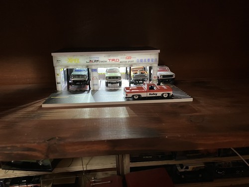 Diorama 1/64 Car Garage Model LED City Street Repair Building Display Model Gift