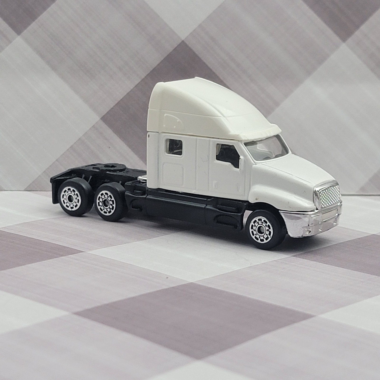 Boley Fleet White Kenworth Semi Truck Tractor Power Unit Bobtailing Sleeper Cab
