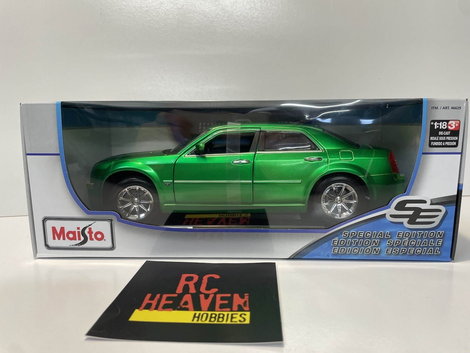 Maisto 2005 Chrysler Hemi 300c 1:18 Scale Diecast Model Car.