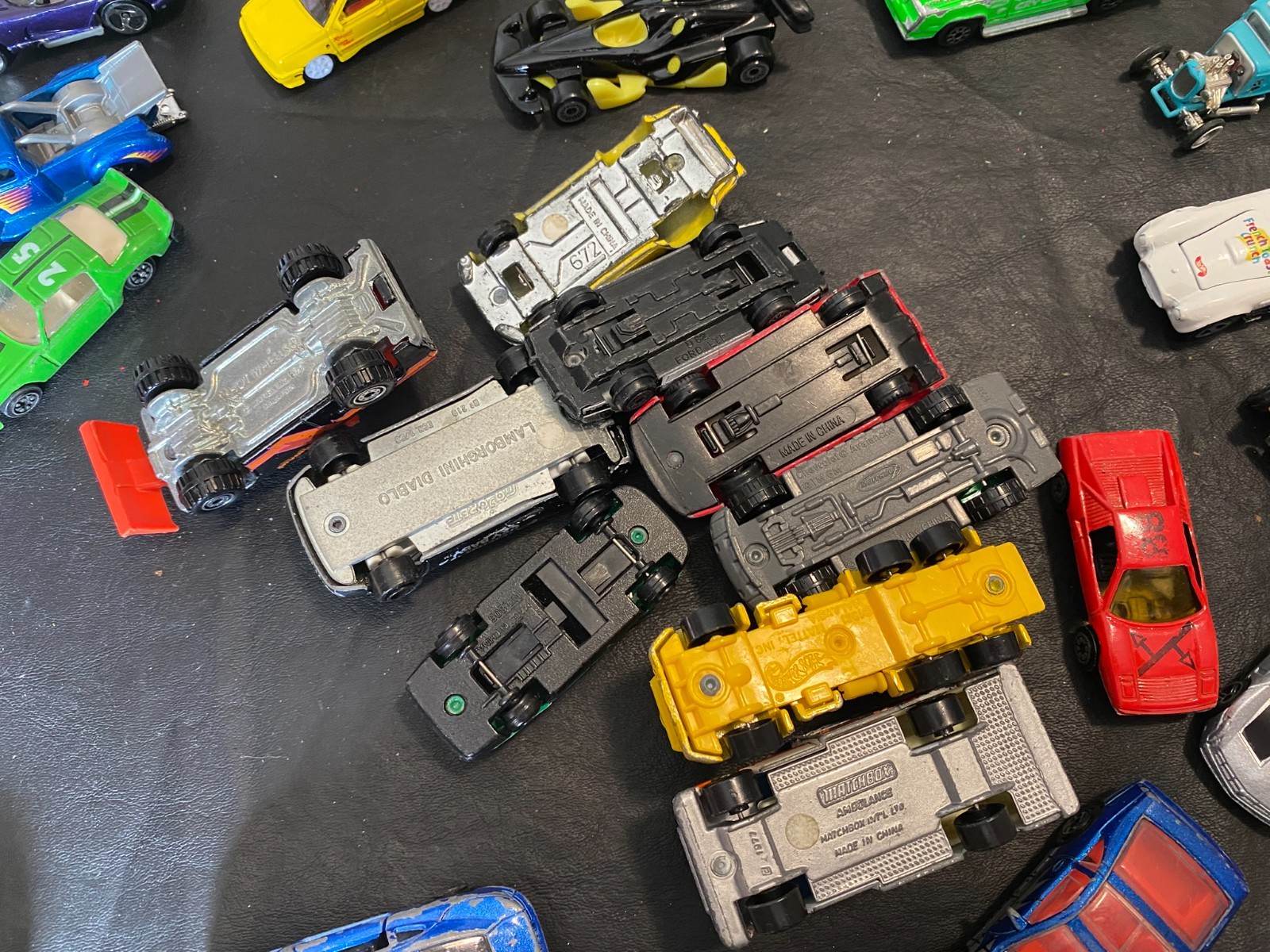 1:64 diecast car lot 119 cars truck mixed brands matchbox hot wheels etc.