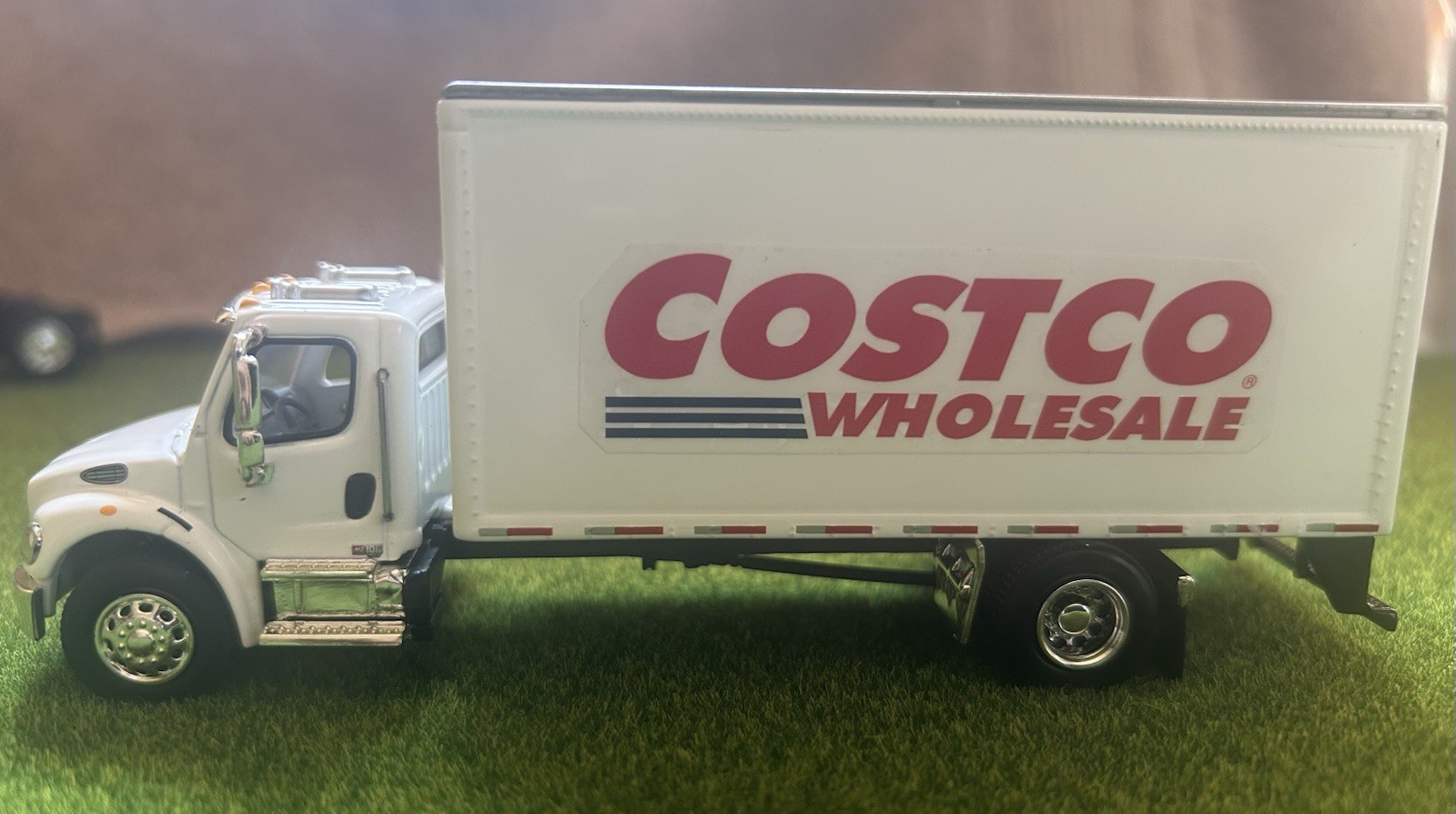 1/64 SpecCast DCP IXO…Box Delivery Truck….Freightliner