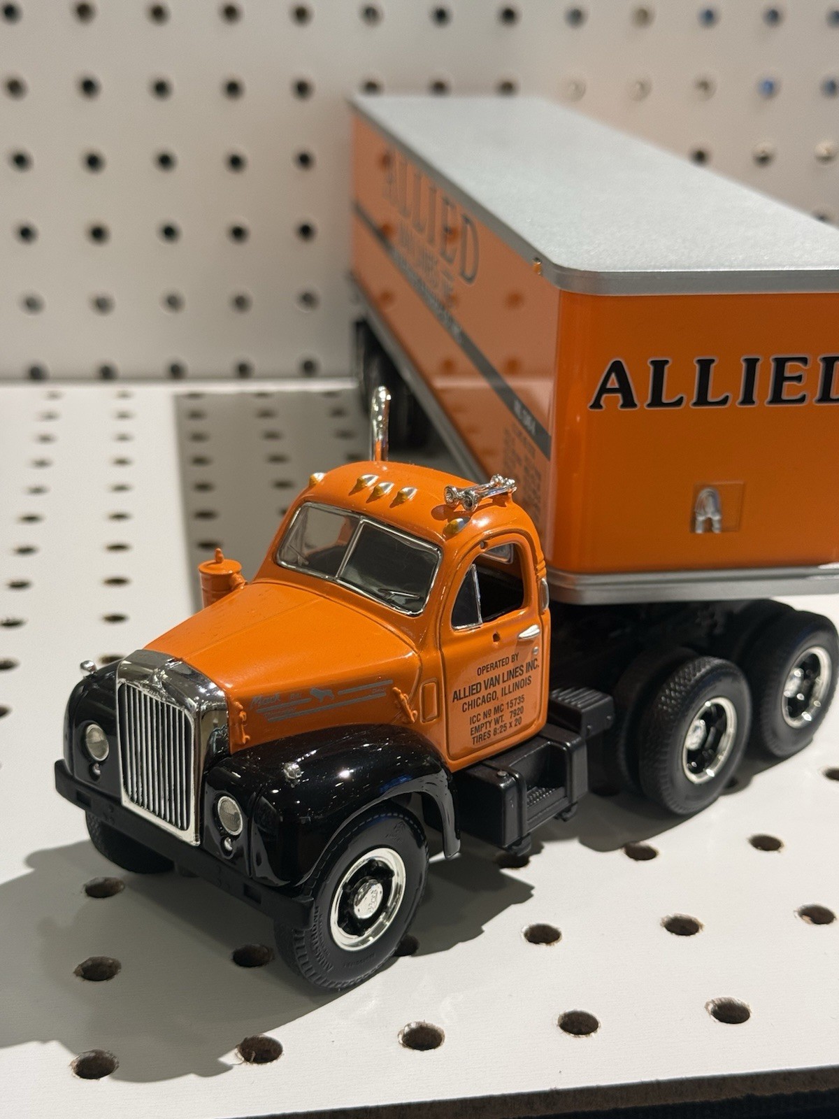 1st Gear 1960 Mack Model B-61 Tandem Axle Tractor Trailer Allied Astro 19-2146