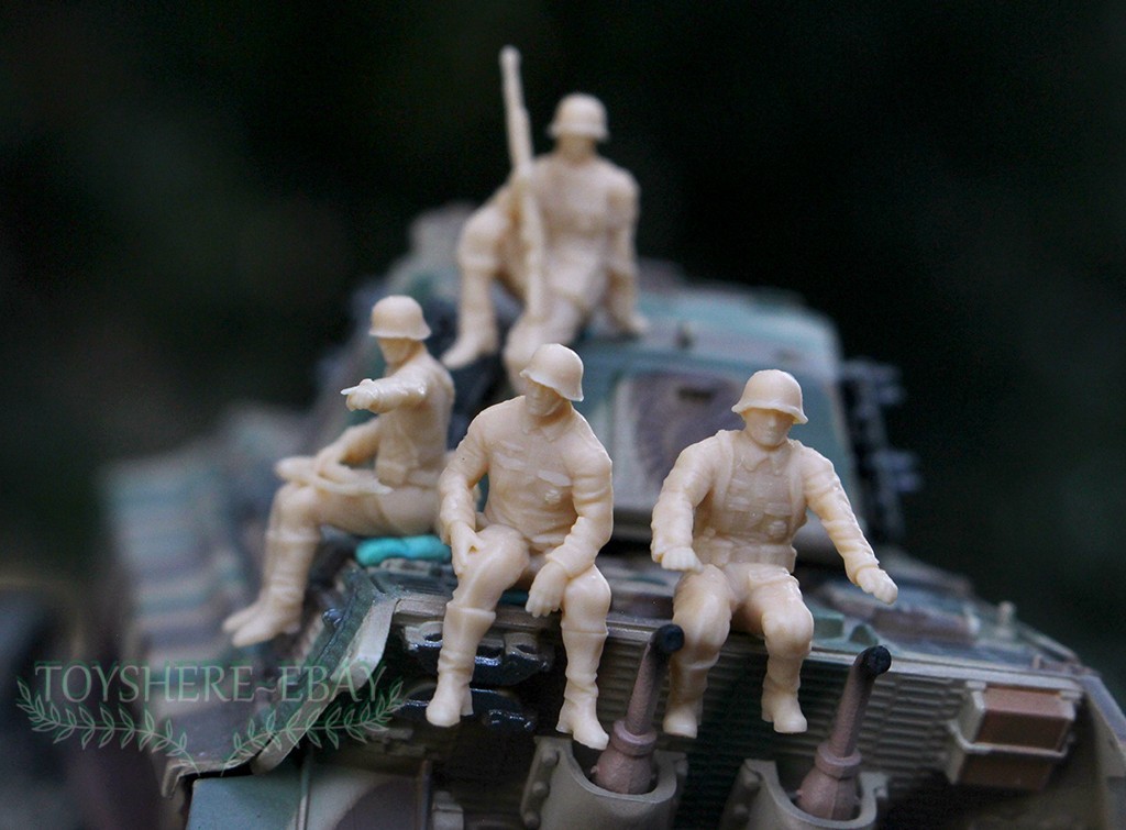 Miniature 1/72 WW2 4PCS Soldiers FIT TANK OR driving ARMY CAR diorama