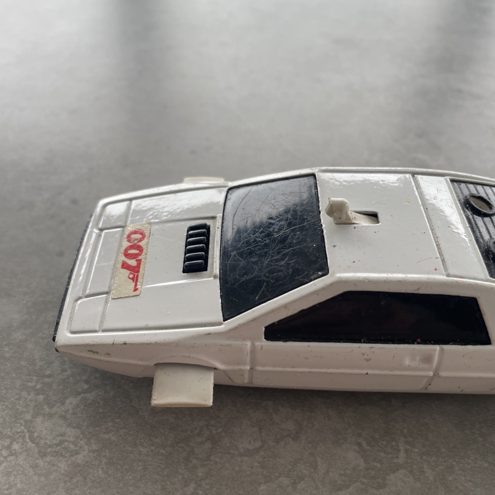 2 Corgi James Bond 007 Lotus Esprit (1 corgi juniors) amphibious cars both GB