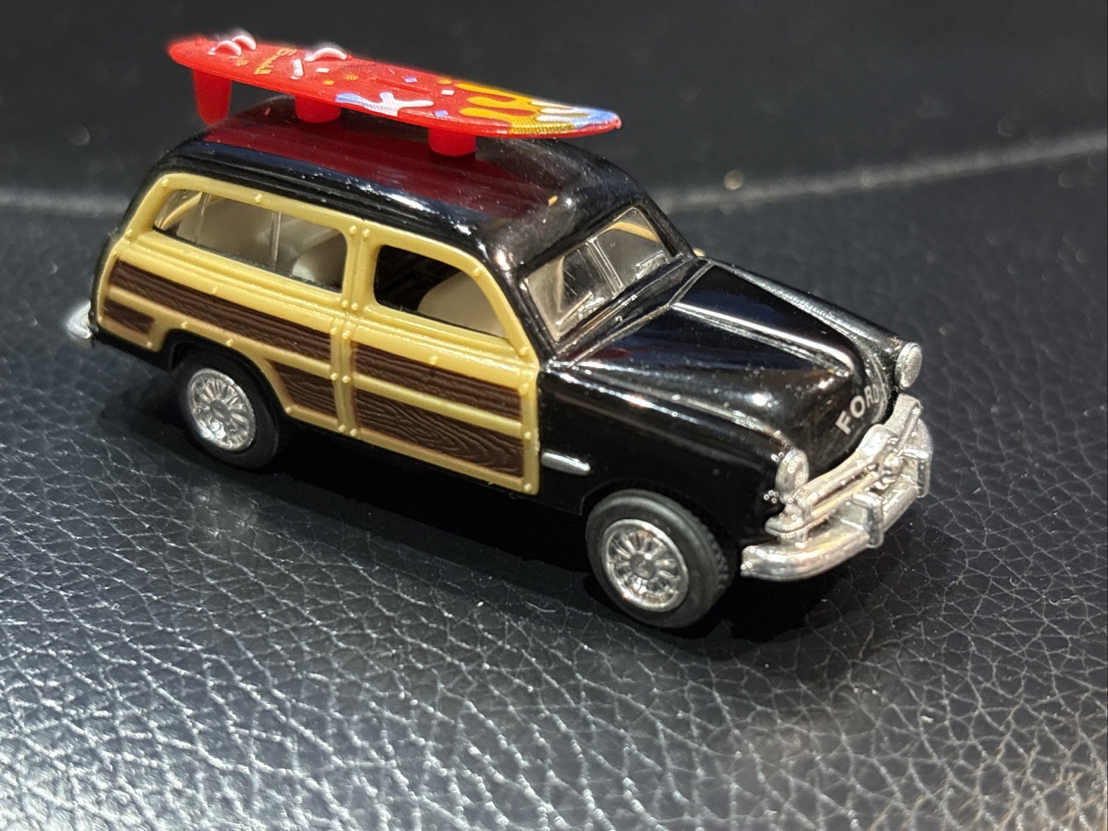 2x Kinsmart 1949 Ford Woody Wagon Black And Tan Pull Back 1:82 Scale