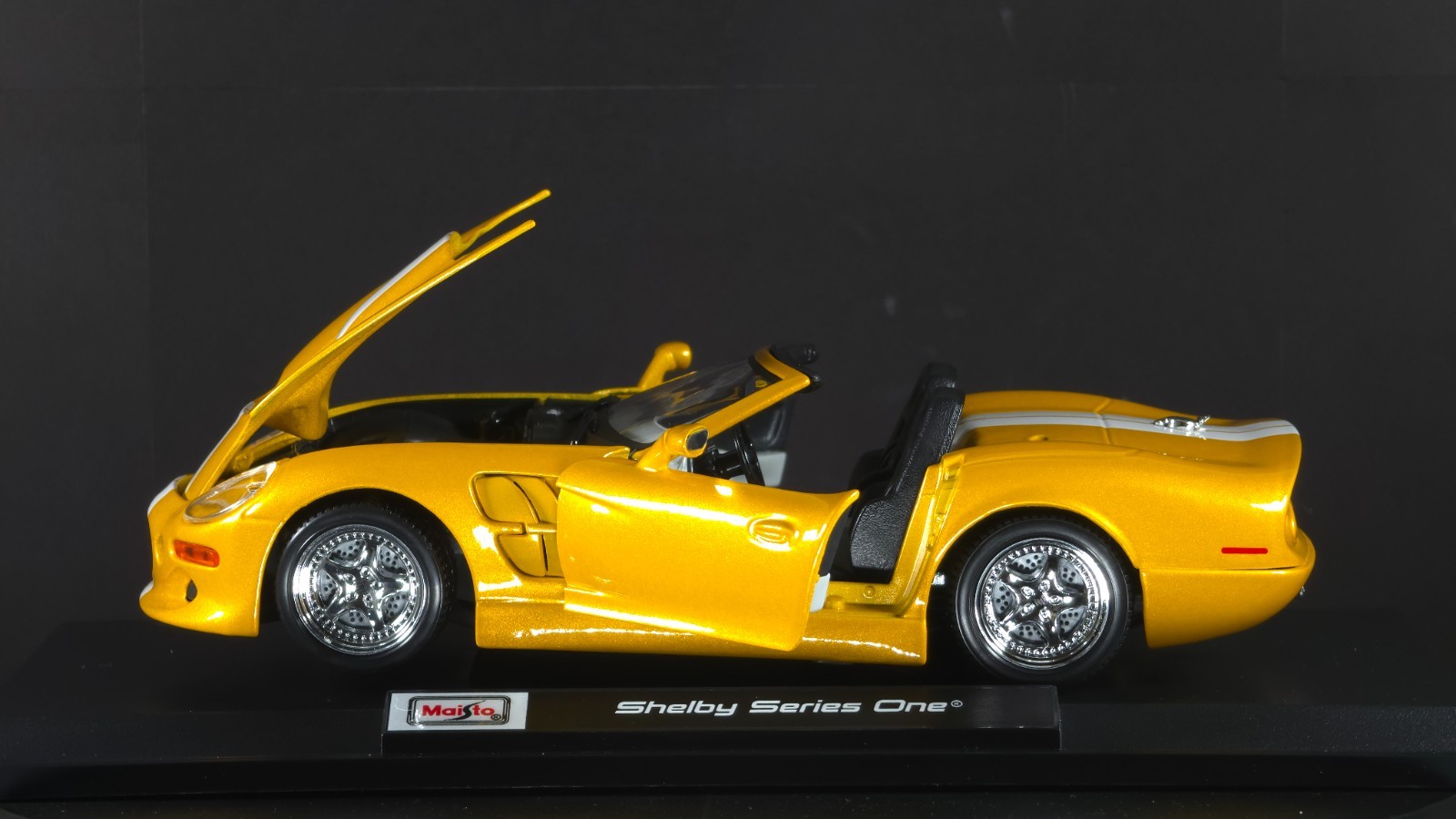 Shelby Series one 1:18 Maisto Exclusive Style Special Edition – Yellow