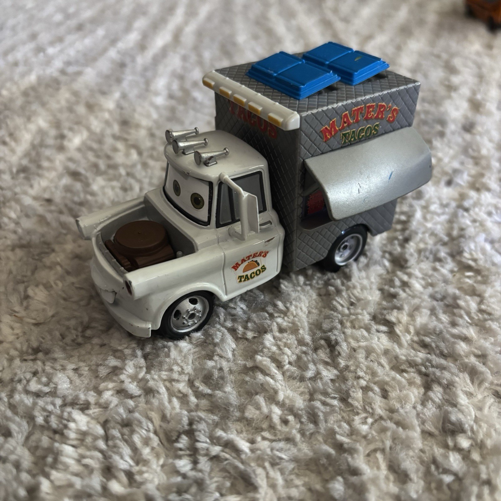 Disney Pixar Cars Mater’s Tacos Diecast Taco Truck 1:55 White Silver Black Blue