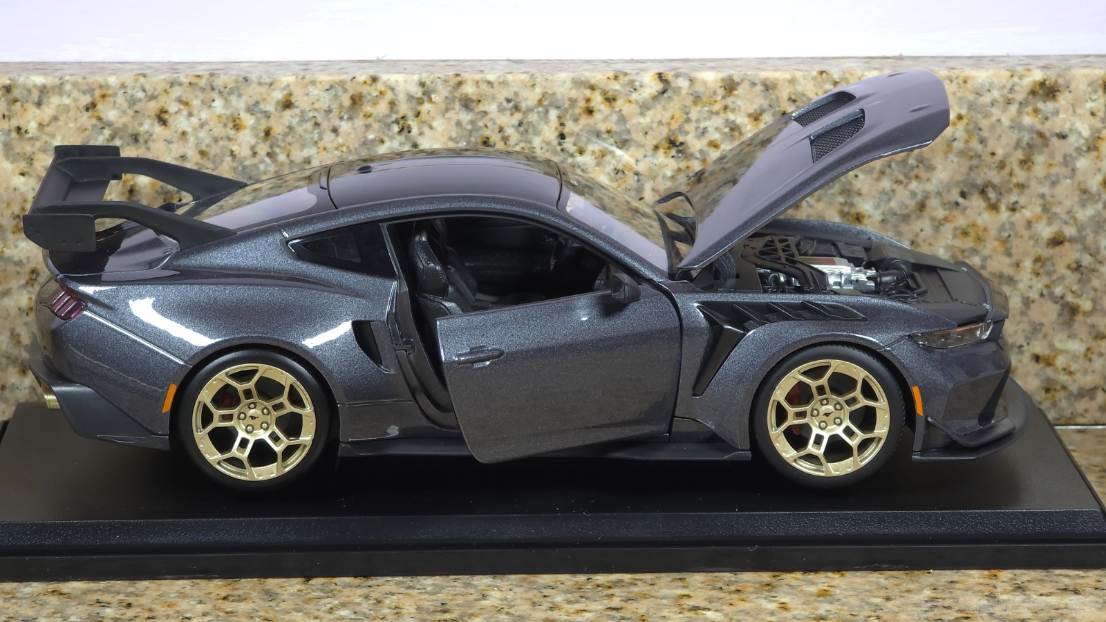 2025 Ford Mustang GTD 1:18 Maisto Exclusive Style Special Edition