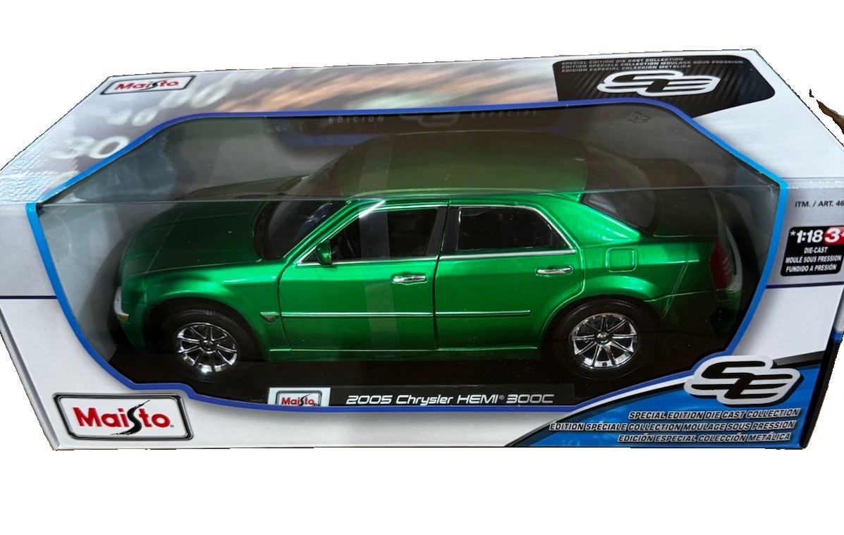 Maisto Chrysler HEMI 300C 2005 1:18 Diecast Car Green Special Ed Boxed