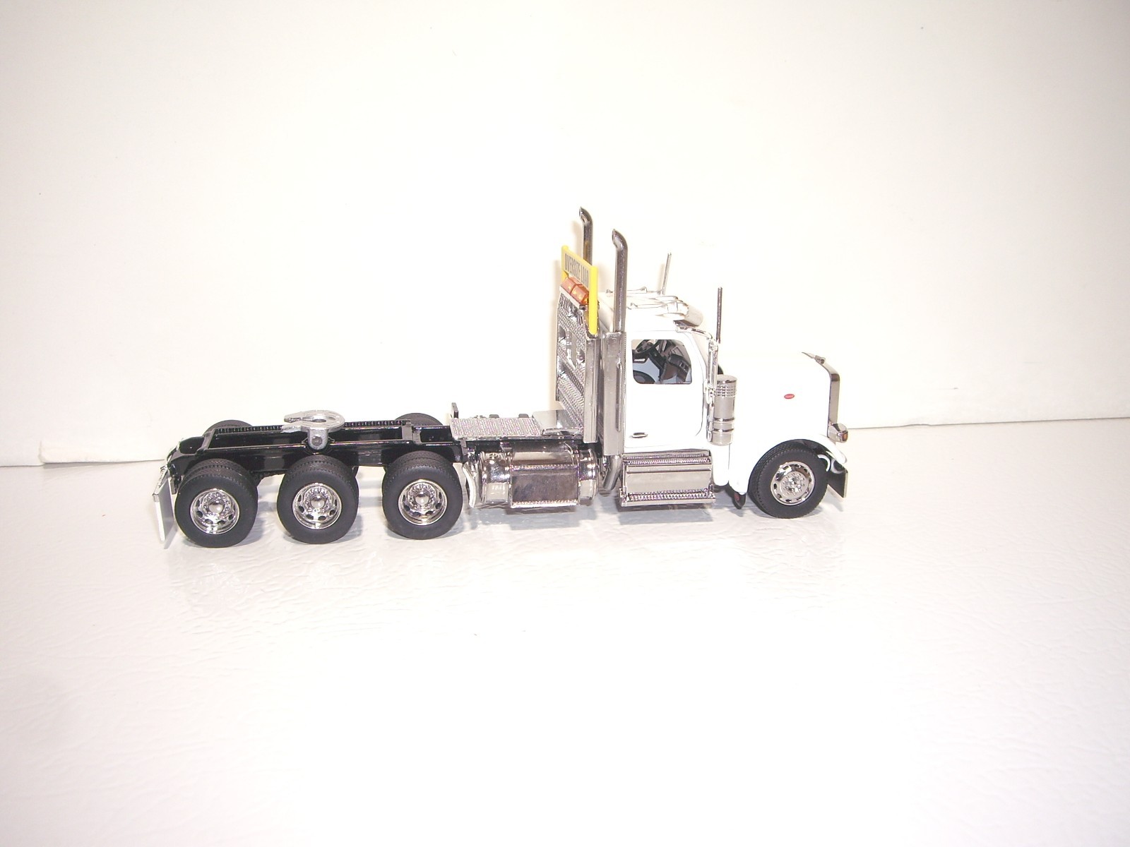 DIECAST MASTERS 1/64 PETE 589 & TRAILKING LOWBOY, JEEP&BOOSTER SAME SCALE AS DCP