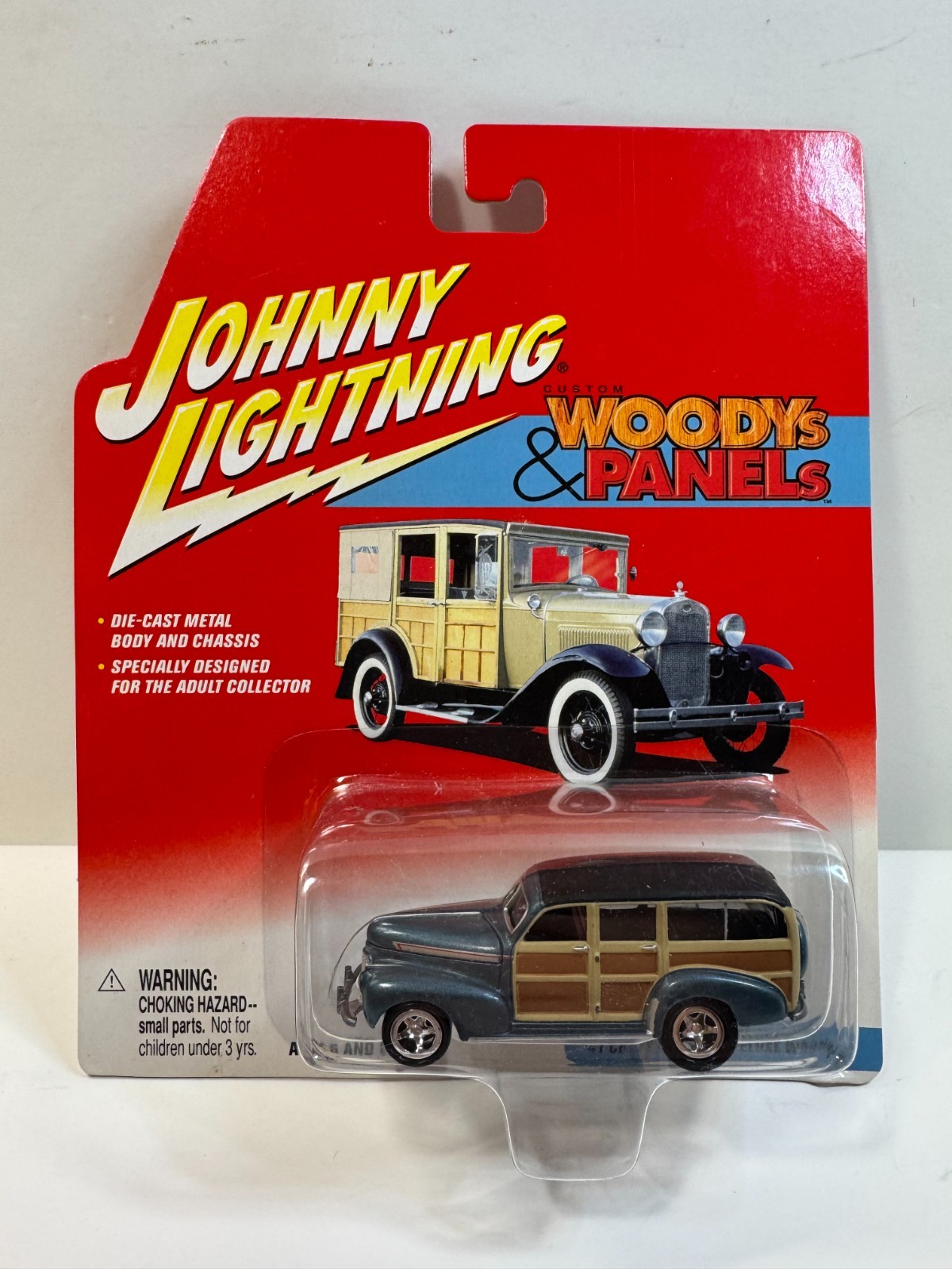 Johnny Lightning 1941 Chevy Special Deluxe Wagon Woodys & Panels 1:64
