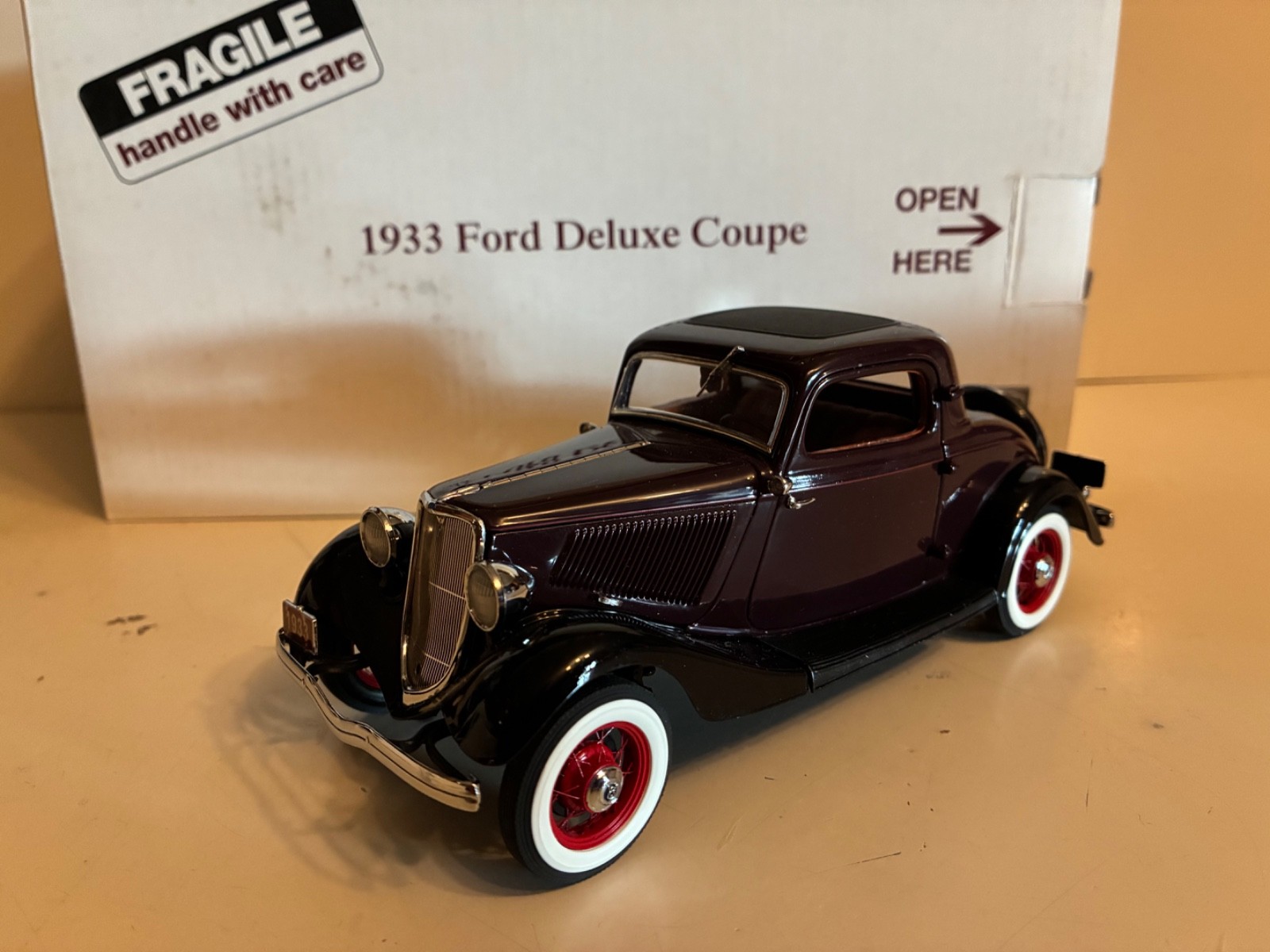 DANBURY MINT 1933 FORD DELUXE COUPE 1:24 SCALE in box