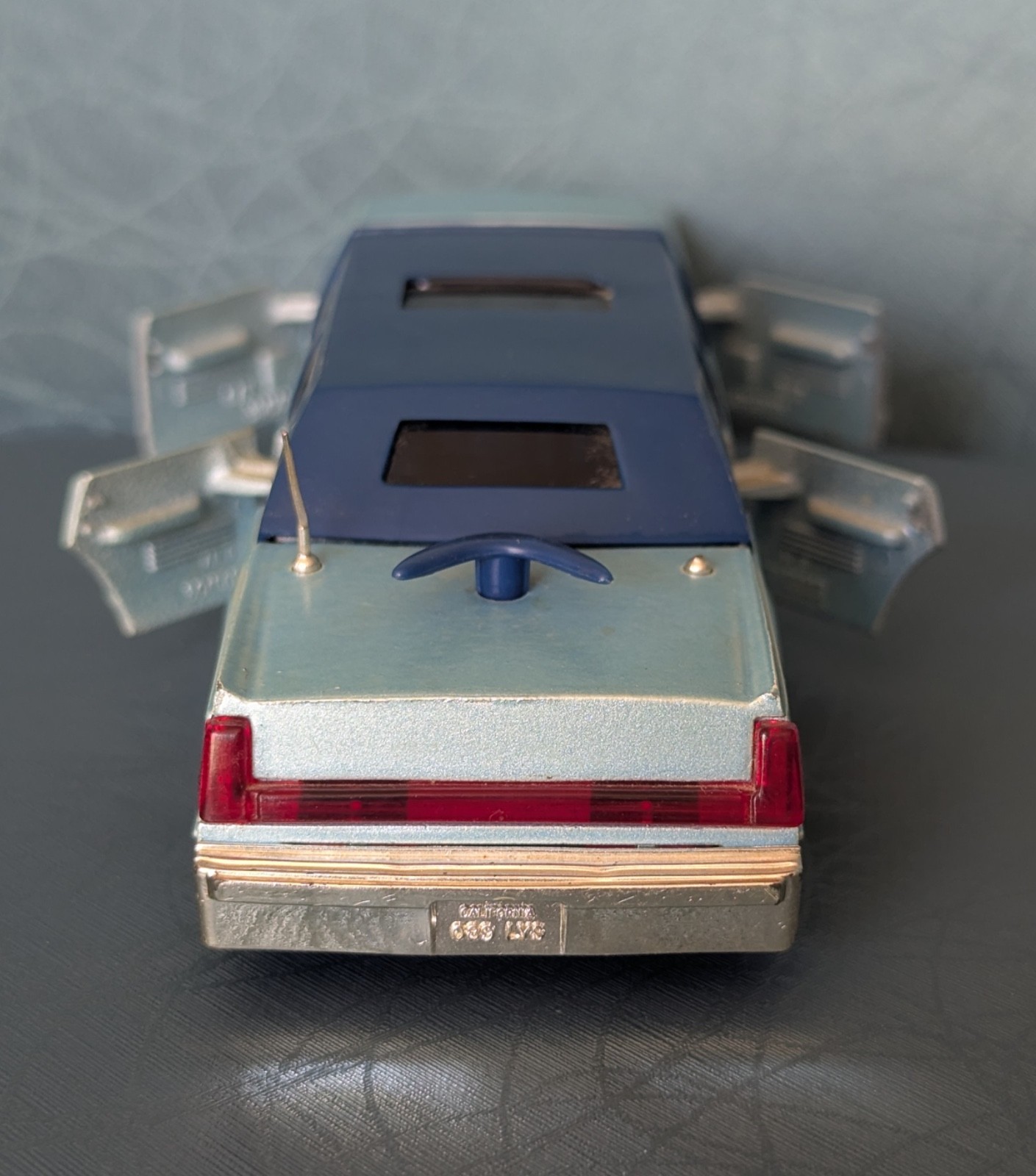 Majorette 3045 Series Super Stretch Limousine Dark/Light Blue, Doors Work