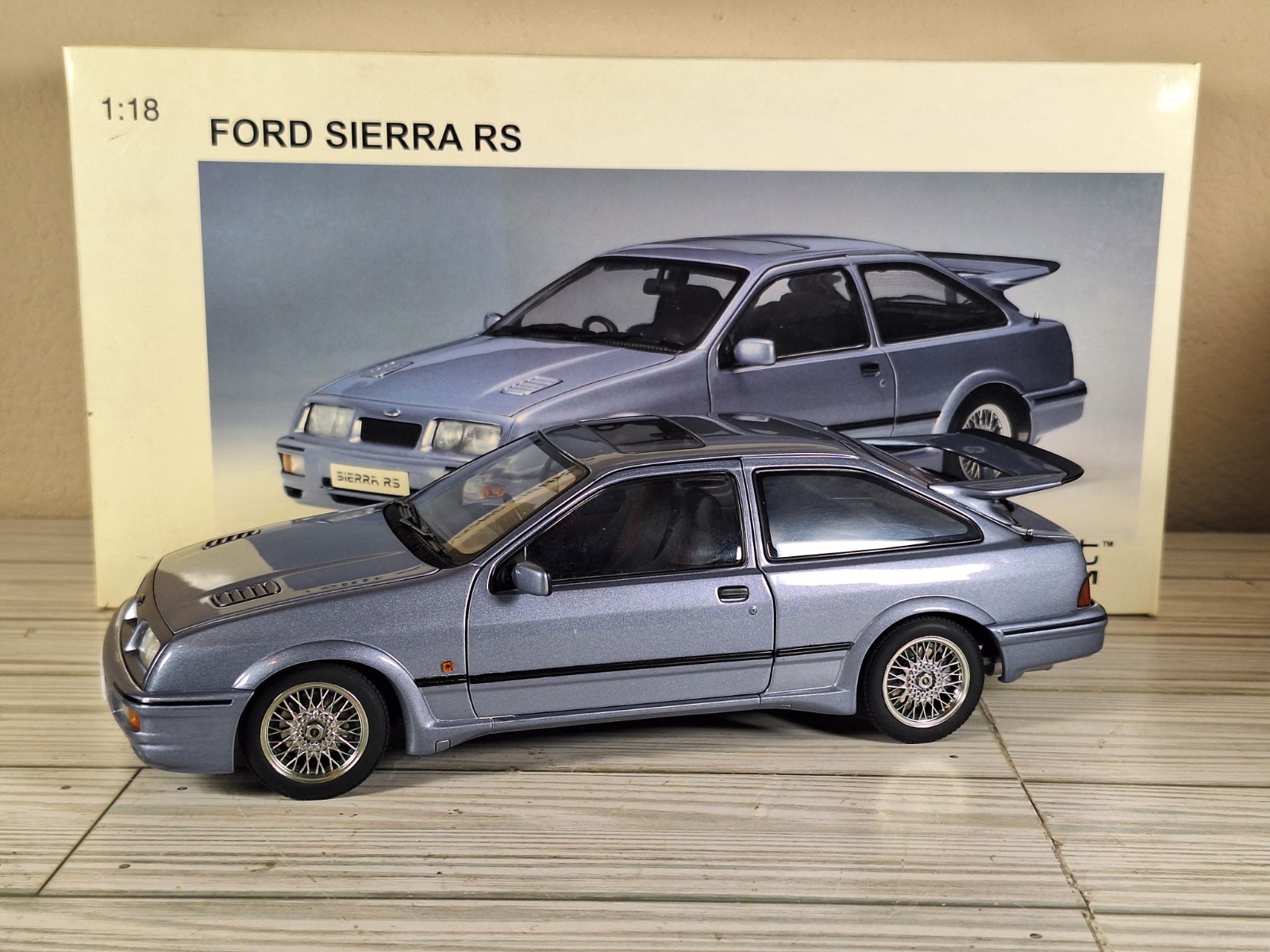 Autoart Millennium Ford Sierra Rs 500 Cosworth Rs500 1/18 Scale Diecast Model