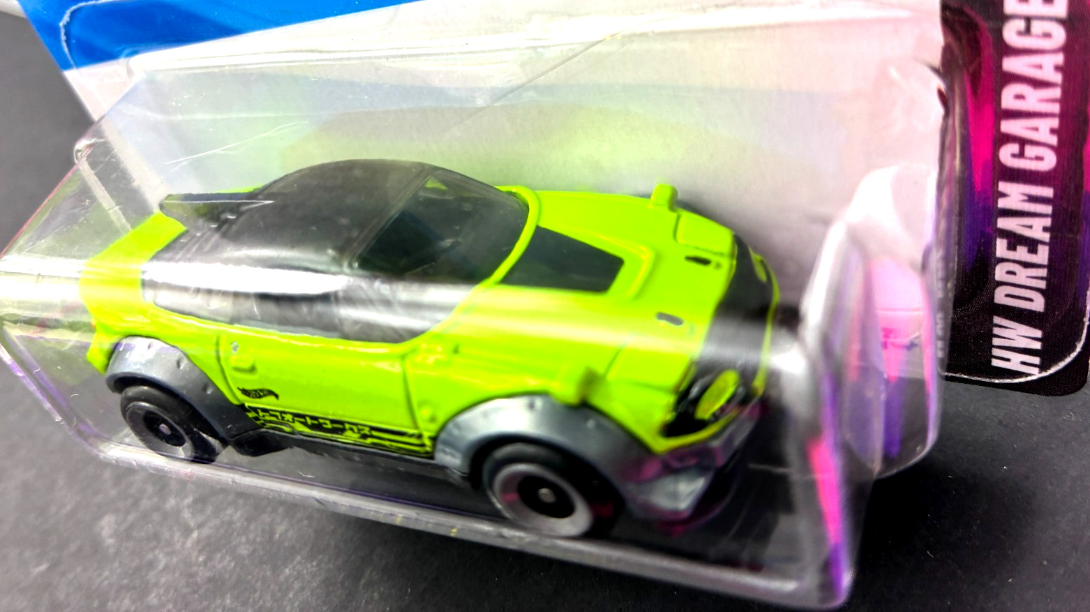 Johnny Lightning and Hot Wheels 1:64 diecast Chrysler, Chevy, Mazda PP