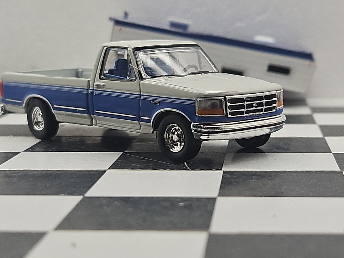 GREENLIGHT 1992 4×4 Ford F-250 XLT Lariat Truck 1:64 CAMPER Pickup Ertl Farm 4WD