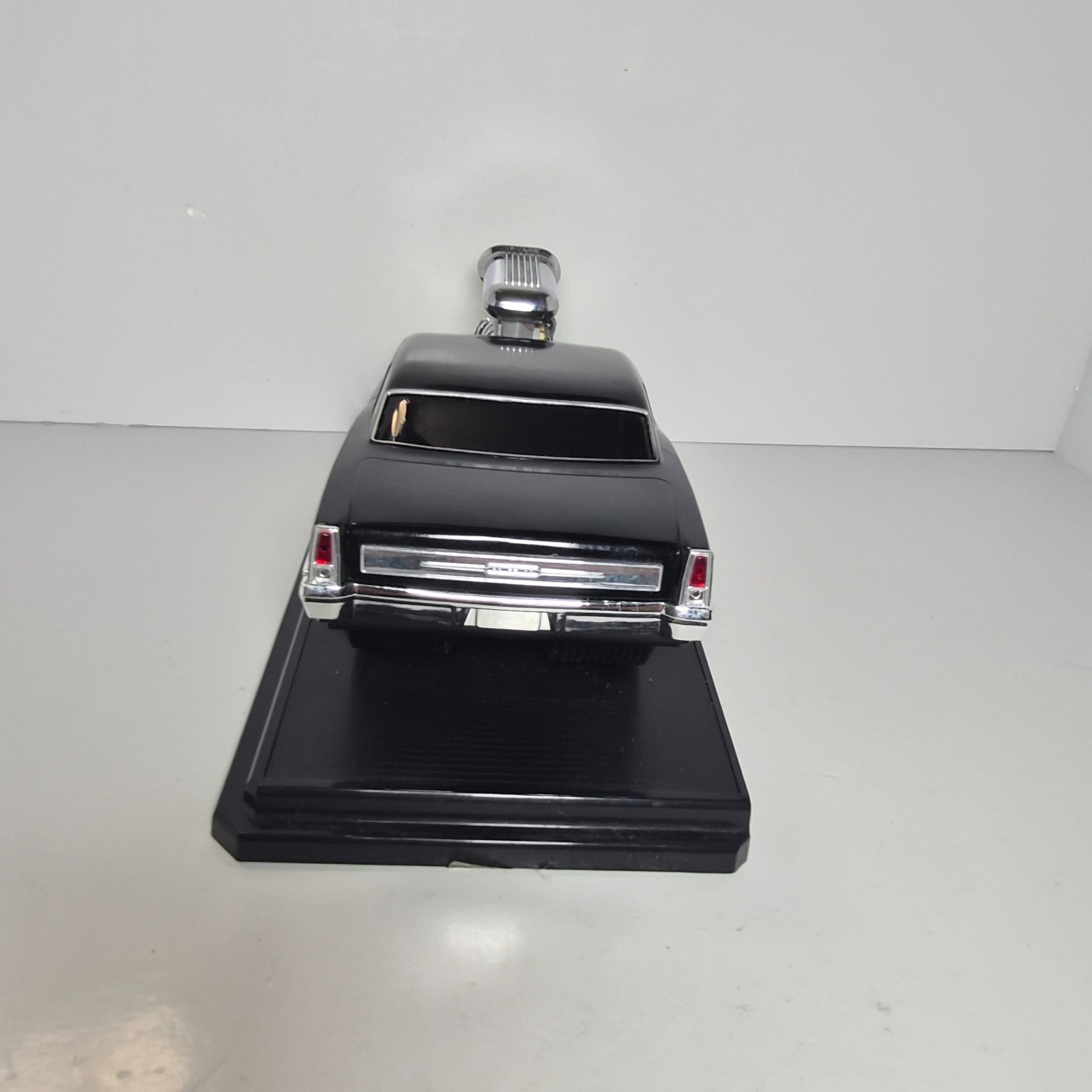 Muscle Machines 1967 Chevy Nova Black Flames 1:18 Diecast w/ Base