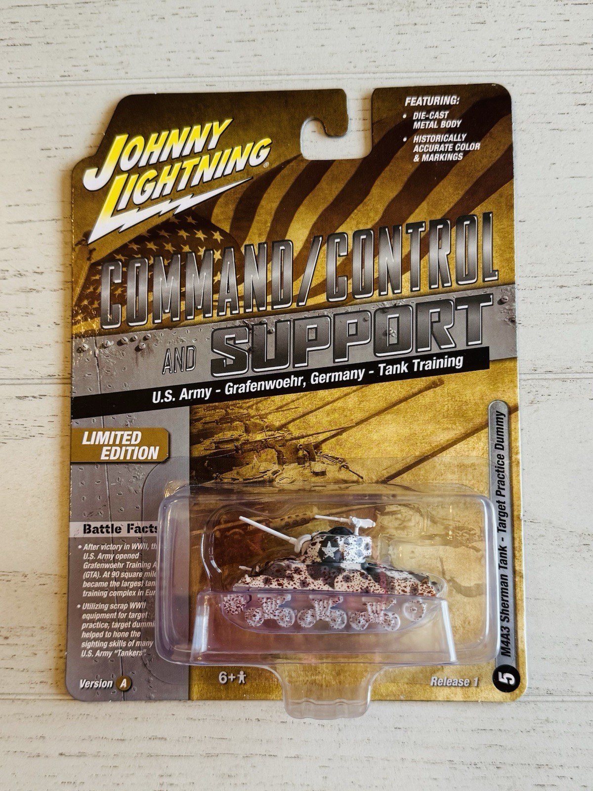 Johnny Lightning Command Control & Support R1 M4A3 Sherman Tank White Lightning