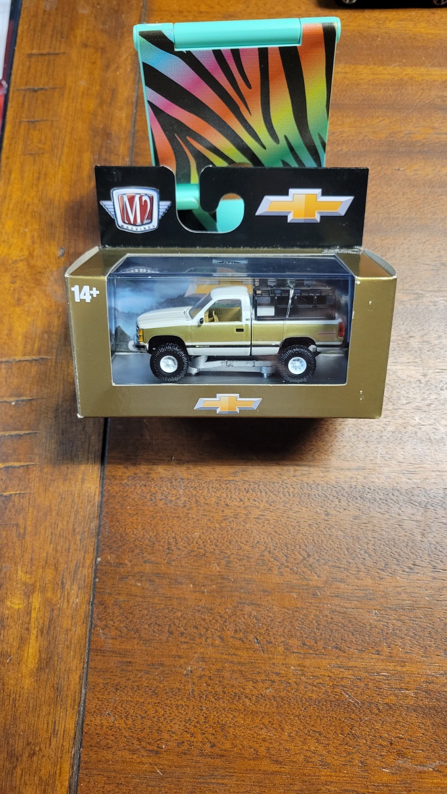 M2 Machines Gold White 1993 Chevrolet Silverado 1500 4×4 R90 25-29