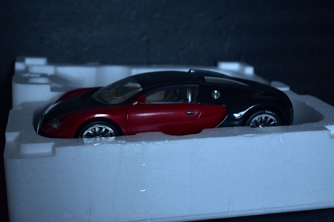 AUTOart 1/18 Bugatti Veyron EB 16.4 Full Detail Movable Rear Wing Diecast Mint