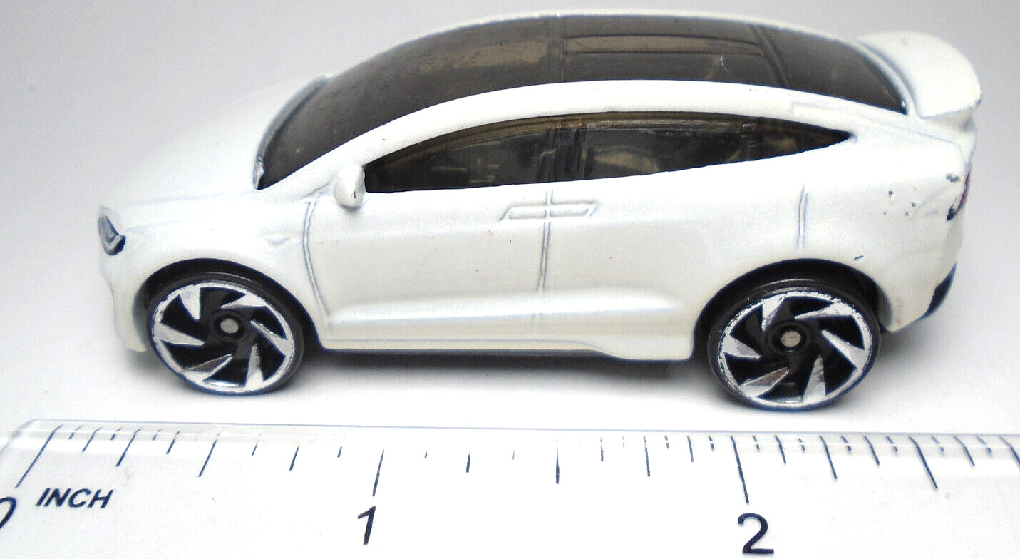 2016 HOT WHEELS TESLA MODEL X WHITE 1:64 DIECAST 2 7/8″ CAR WITH SILVER RIMS