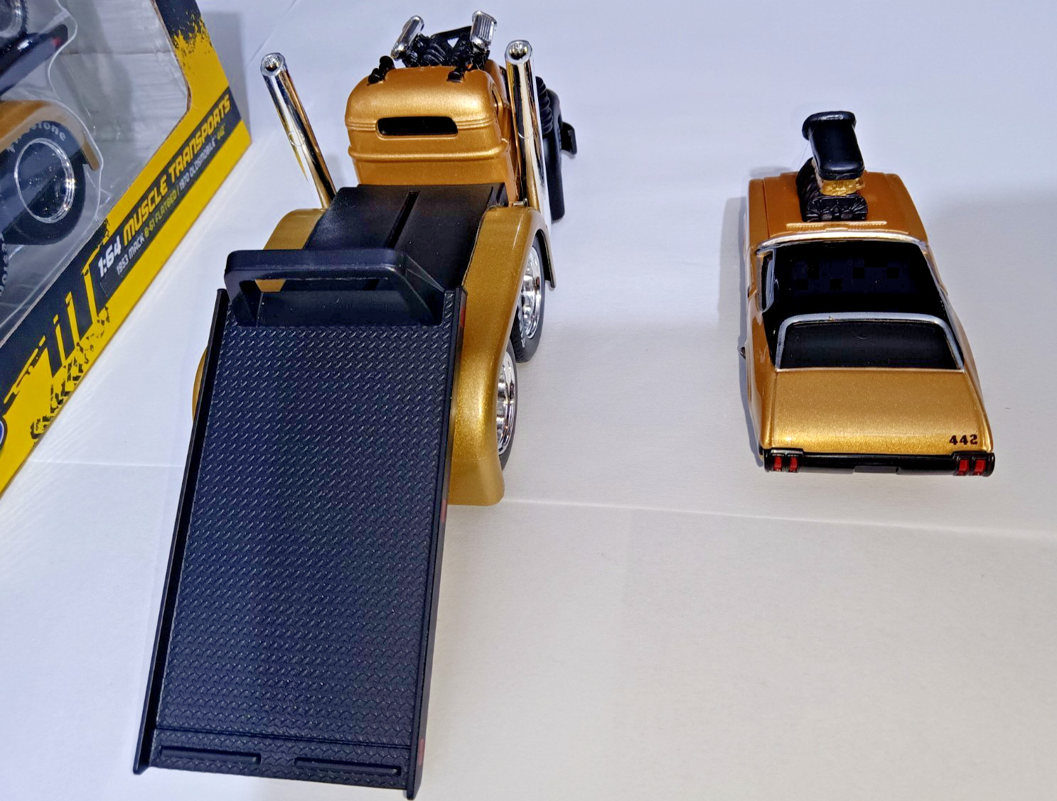 1:64 1953 MACK B-61 FLATBED & 1970 442 OLDSMOBILE OUT OF PRODUCTION SEALED NEW!!