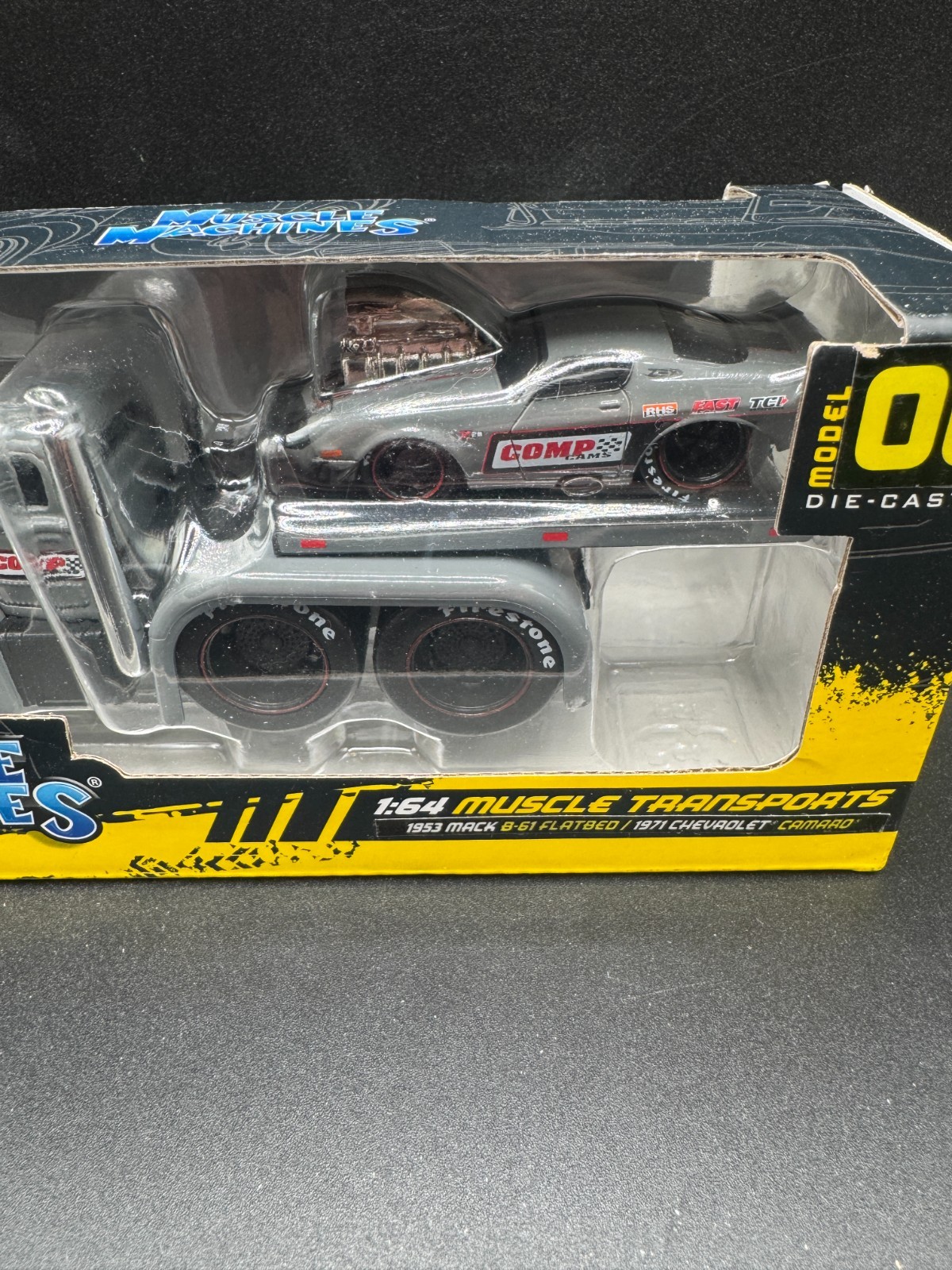MAISTO 2021 1/64 MUSCLE MACHINES DIE CAST MACK TRANSPORT & 1971 GREY CAMARO T4