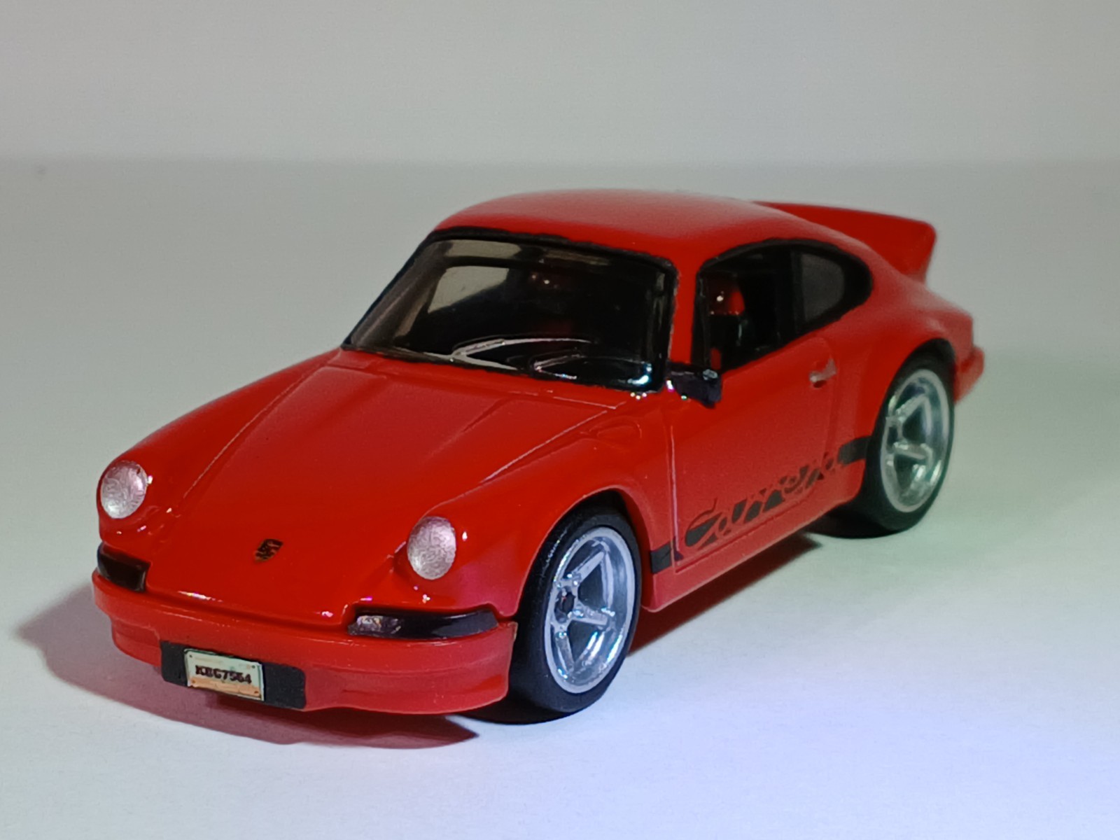 Hot Wheels Factory Fresh Porsche 911 Carrera RS 2.7 Red 1:64 Real Riders- Inter.