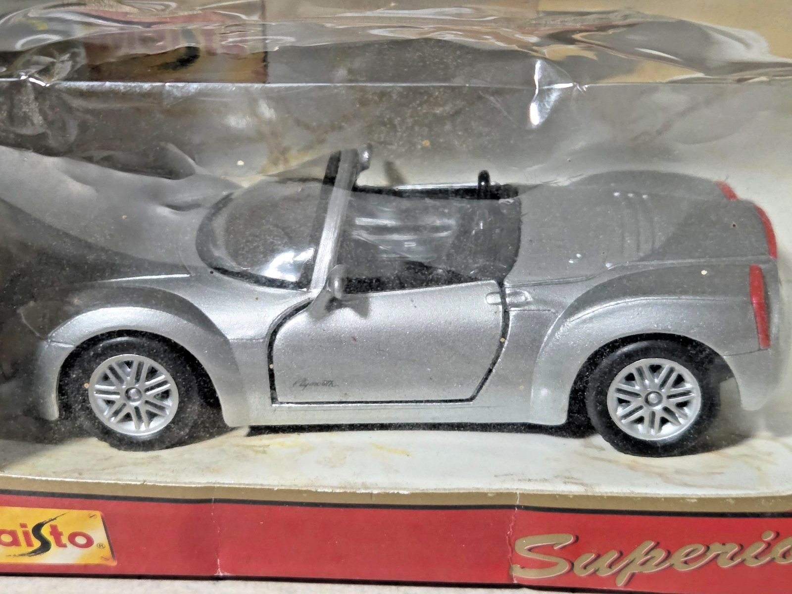 Maisto Superior Plymouth Pronto Spyder w/Pullback Action – 1:35 Scale MIB