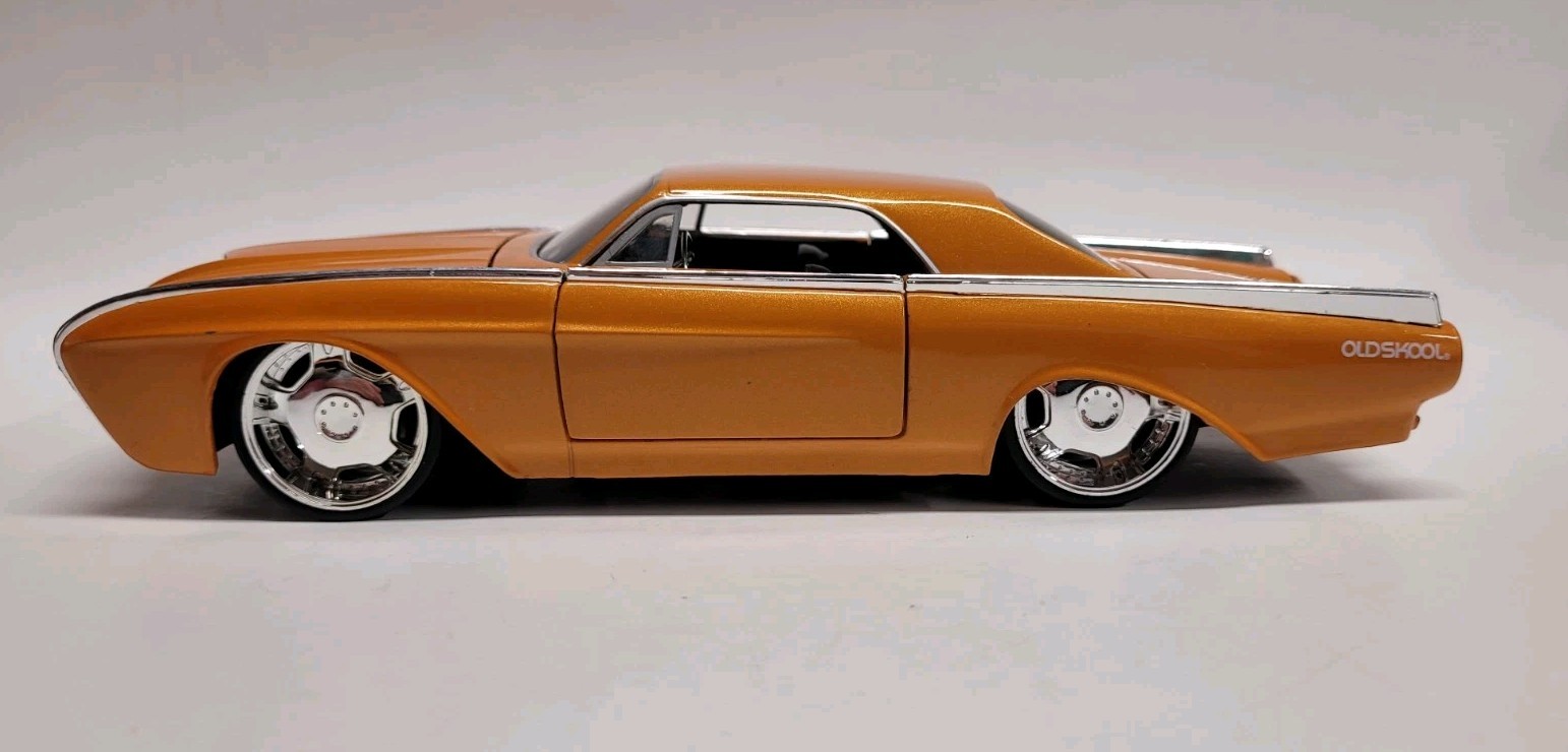 Jada Toys Dub City 1:24 Scale Die Cast 1963 Thunderbird Orange Rick Dore