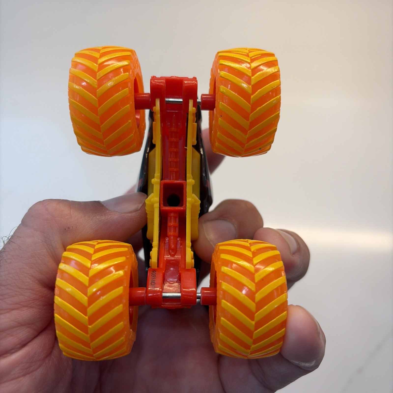 Spin Master Monster Jam Horse Power Fire & Ice Truck 1:64 Orange Wheels (read)