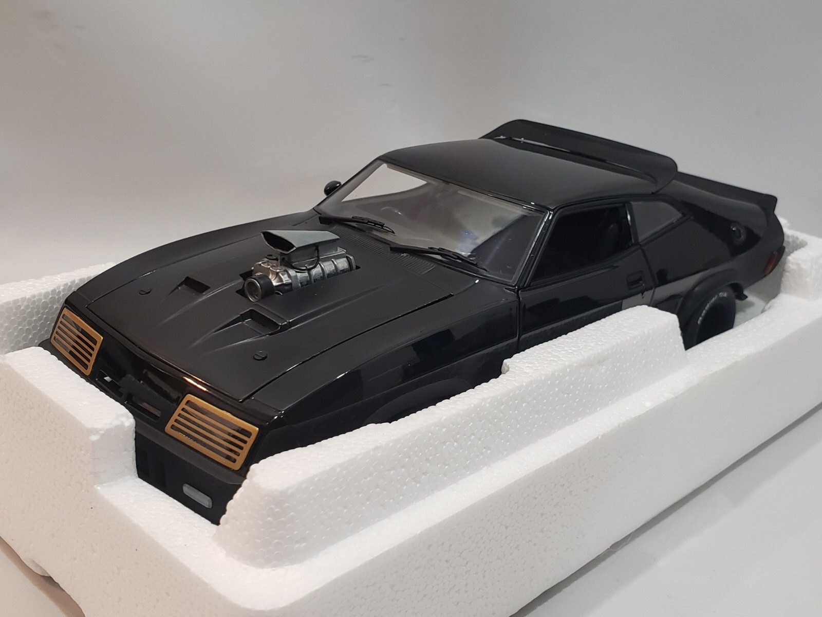 1/18 Autoart FORD XB FALCON Interceptor Mad Max The Road Warrior TUNED Ver 72775