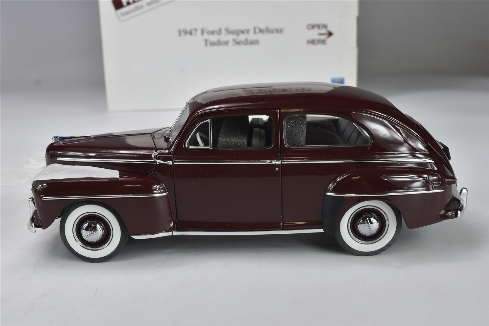 DANBURY MINT 1947 FORD SUPER DELUXE TUDOR SEDAN COT PAPERS ORIGINAL BOX #08502