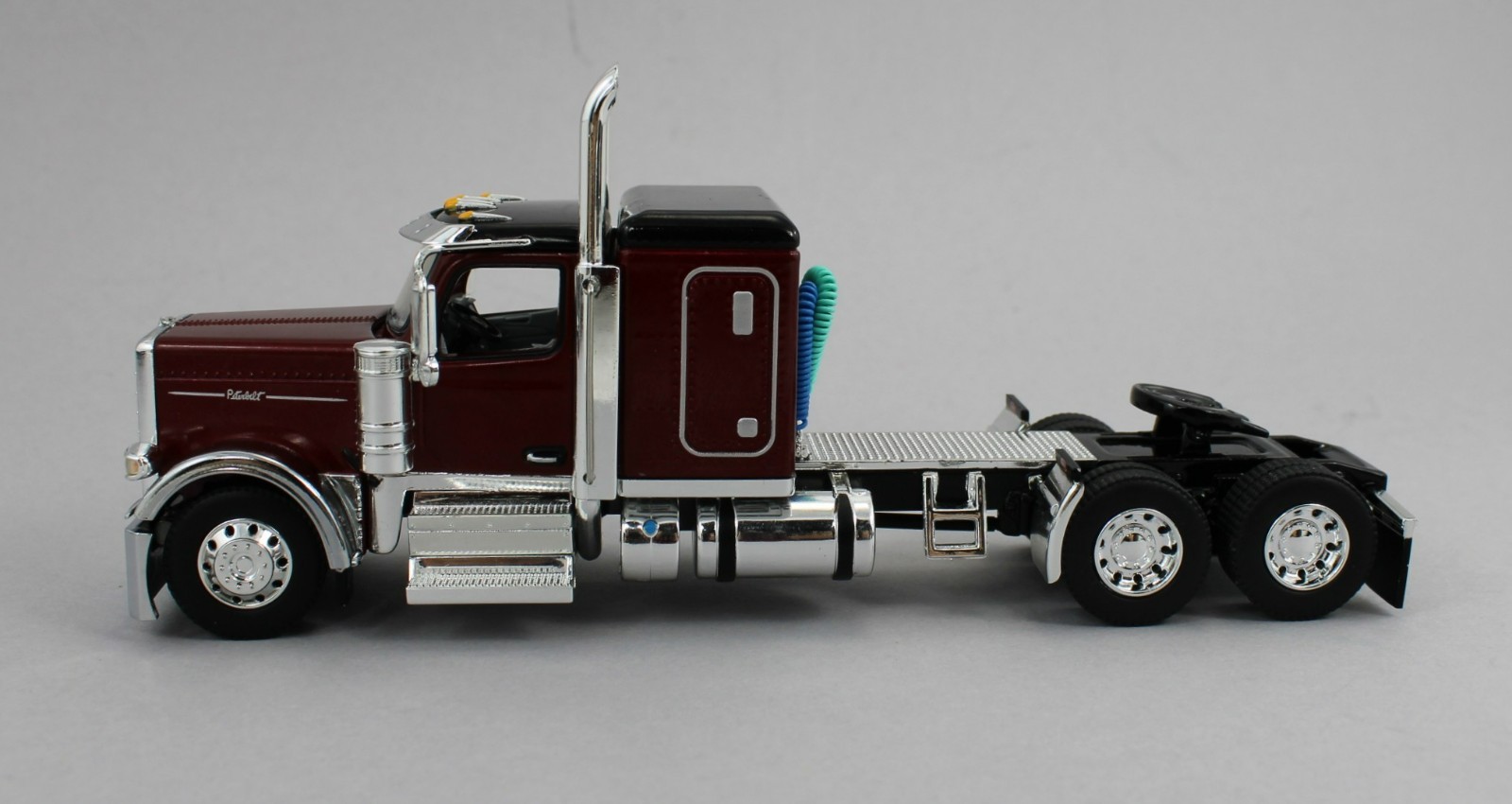 DCP 1:64 *RED* Peterbilt 589 58″ Flattop w/53′ VAN TRAILER *NIB*
