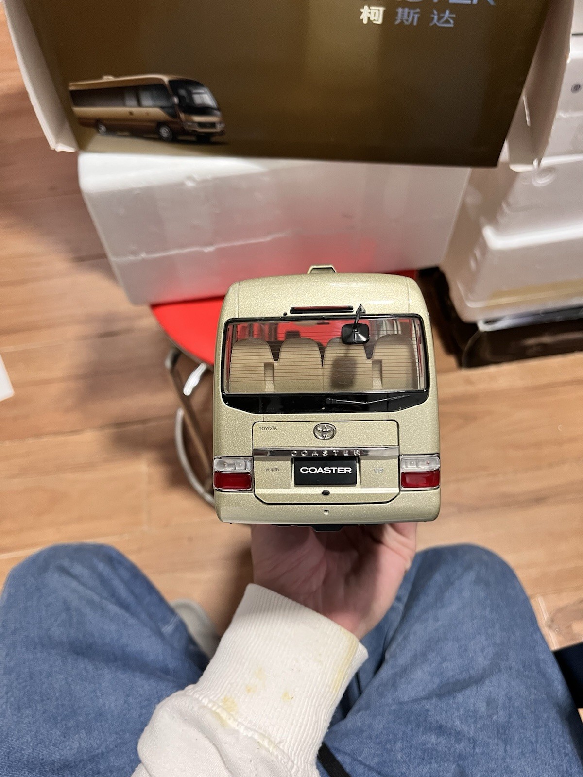 1:24 Scale Toyota Coaster Liesse Passenger Minibus Diecast Model Car