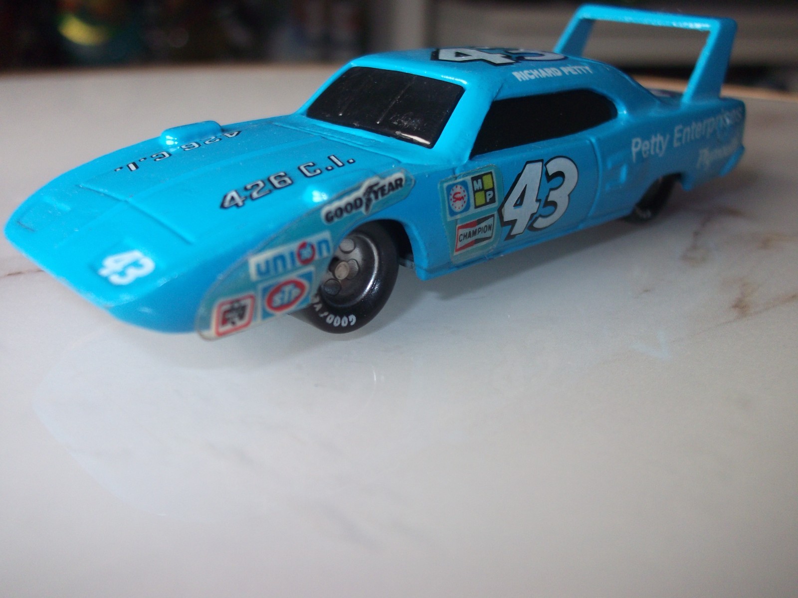 RICHARD PETTY VINTAGE MODEL 1970 PLYMOUTH SUPERBIRD RACING CHAMPIONS 1/64 CAR