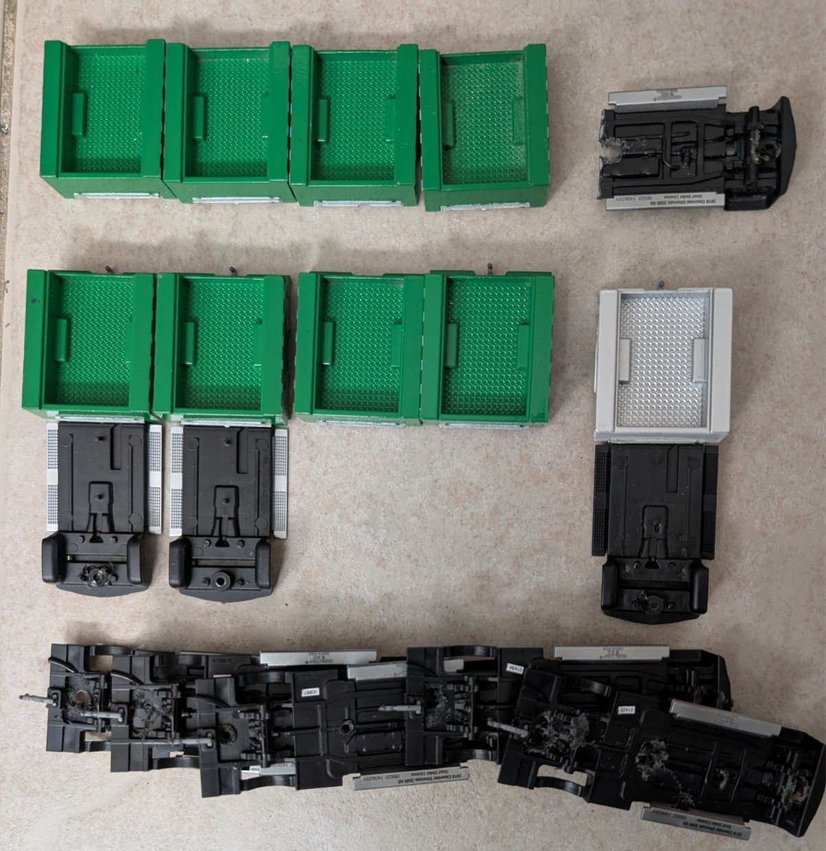 10x Greenlight diecast service beds + tailer hooks for model mechanics