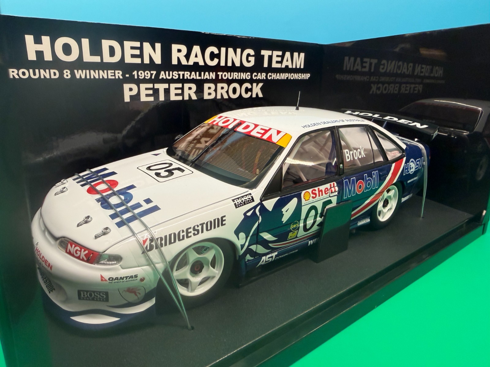 Biante 1:18 Peter Brock Holden VS Commodore HRT 1997 Round 8 Winner #05 COA LE