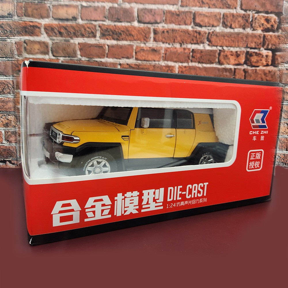 2007/2014 TOYOTA FJ Cruiser 1:24 Diecast – Officially Licensed – Yellow With Box