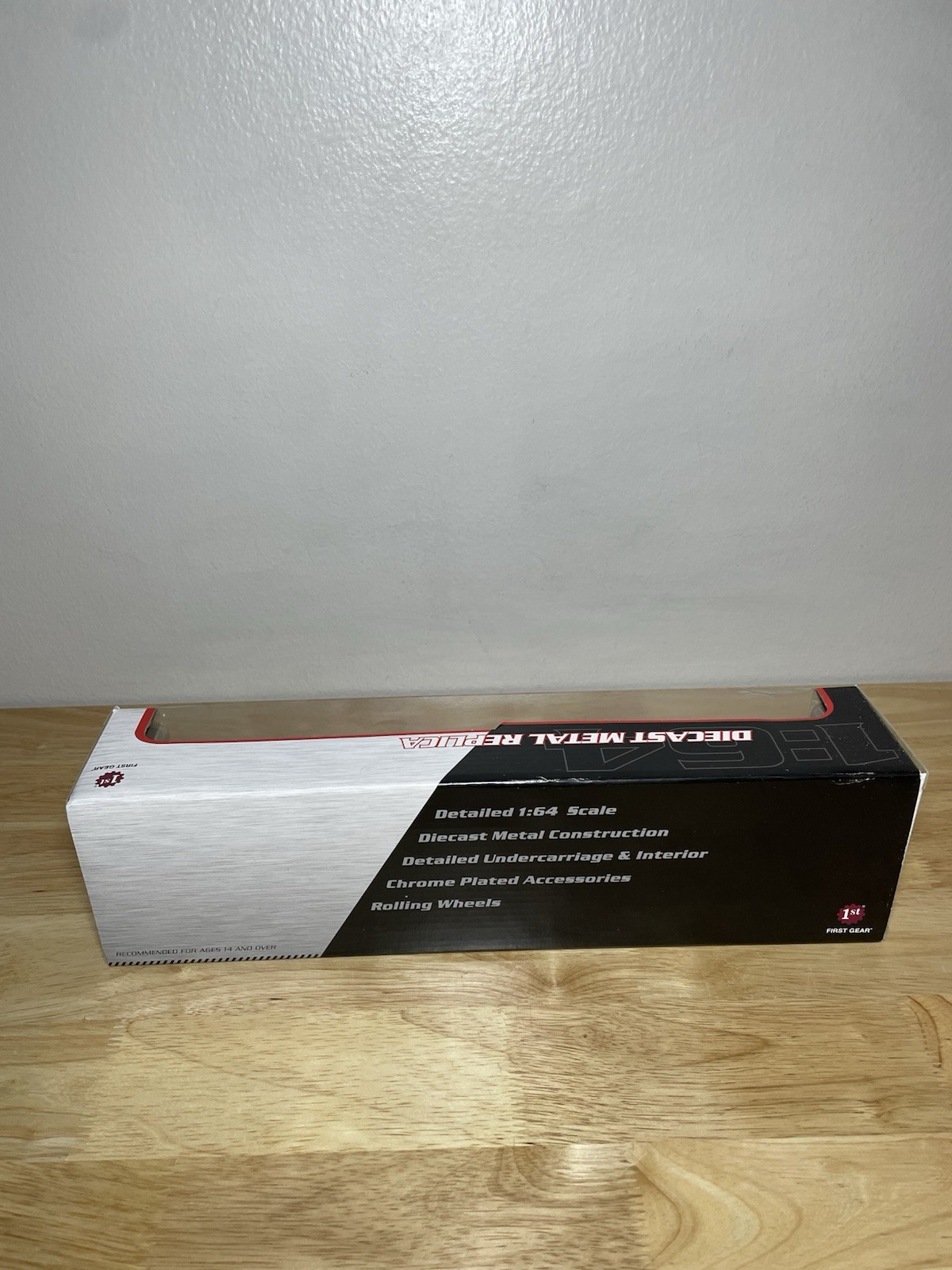 First Gear 1:64 Scale – 76 Semi Truck With 76 Fuel Tank Trailer – ( 60-0279 )