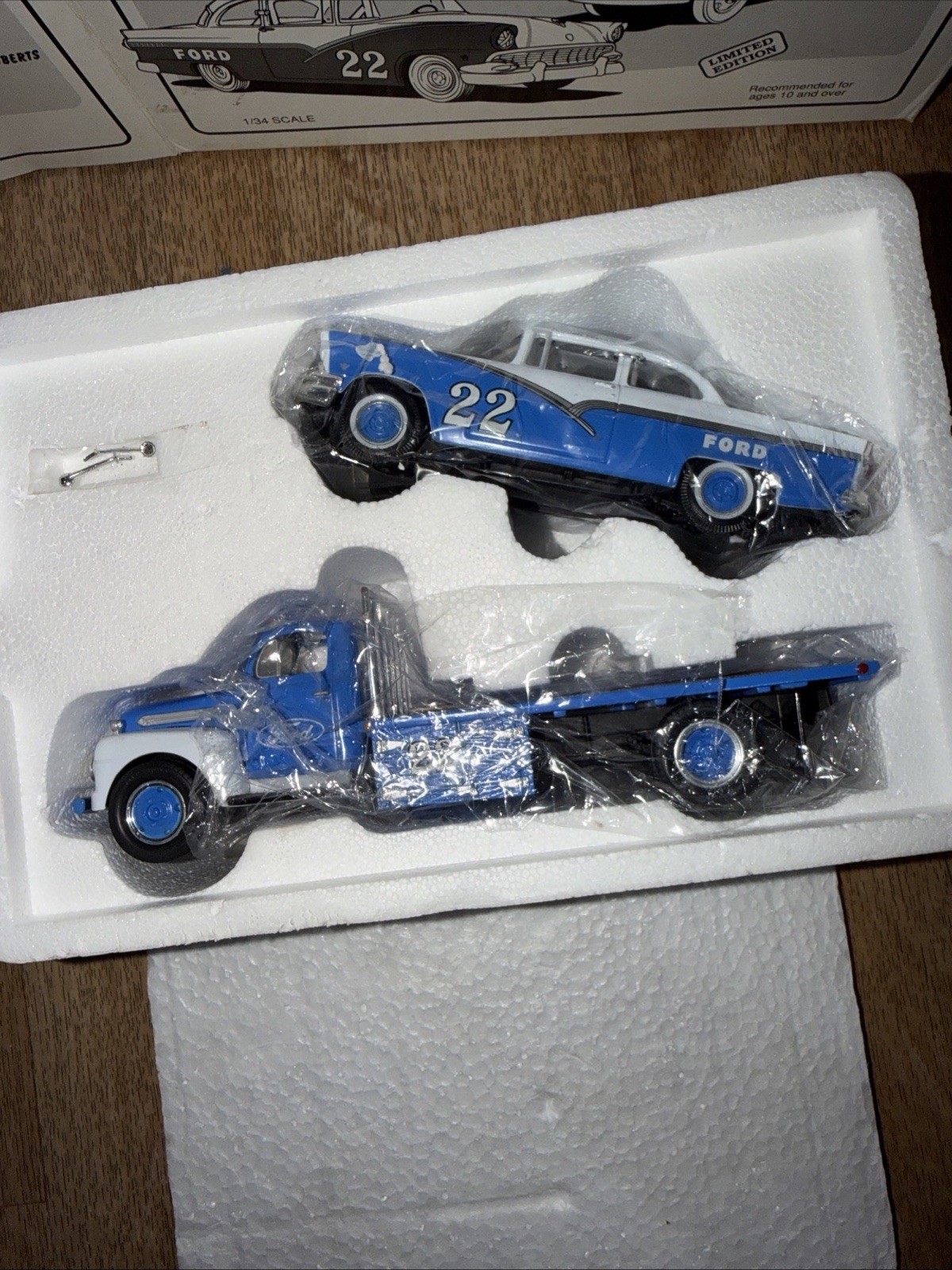 Eastwood Automobilia Ford ’56 Stock Car ’51 F-6 Flatbed 1:34 Diecast Blue New