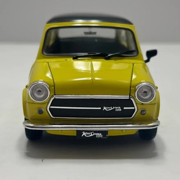 WELLY 1:24 BMW MINI Cooper 1300 Diecast Yellow