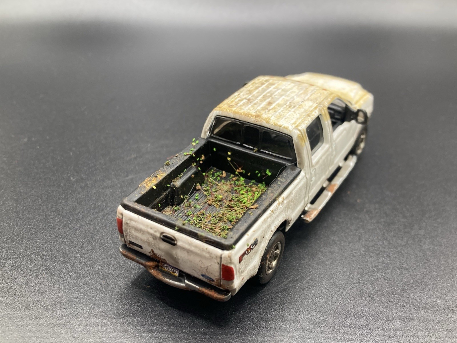 2004 Ford F-250 Weathered Rusty 1/64 Diecast Custom Super Duty 4×4 Pickup Truck