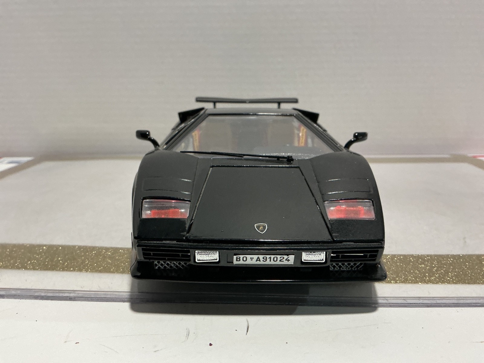 1/18 BURAGO LAMBORGHINI CANTACH 1988 BLACK ON TAN