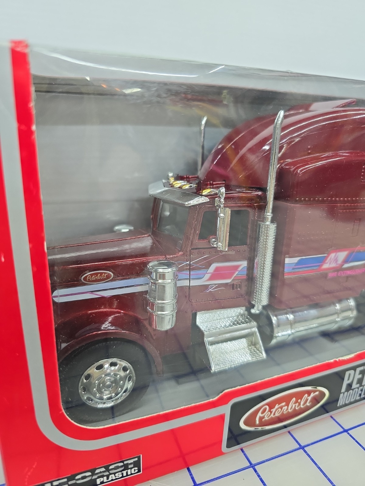 Peterbuilt Tractor 1:32 Scale Precision Die Cast And Plastic Red 379 Pete